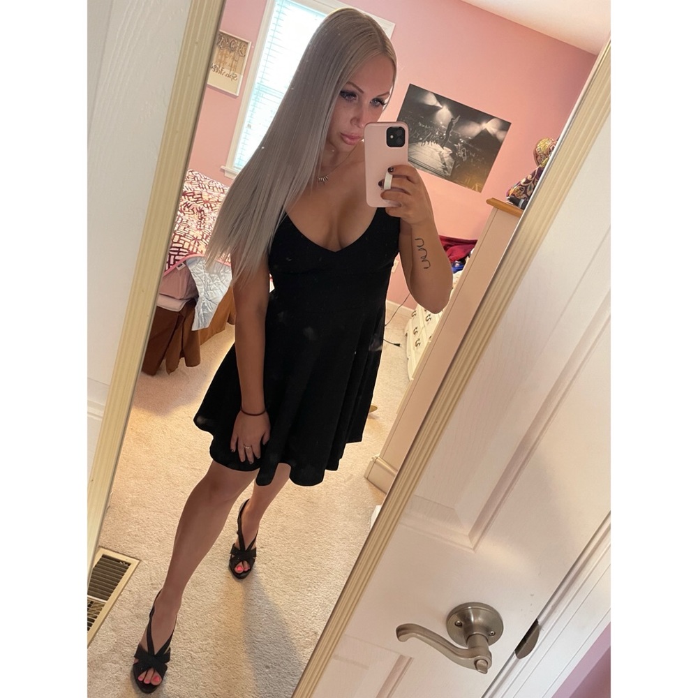 LuLu’s black dress
